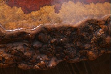 アンティーク家具　昭和中期　カリン材(花梨材)　鳥眼杢　縁の木肌が迫力を放つ座卓(ローテーブル)