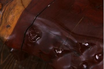 アンティーク家具　昭和中期　カリン材(花梨材)　鳥眼杢　縁の木肌が迫力を放つ座卓(ローテーブル)