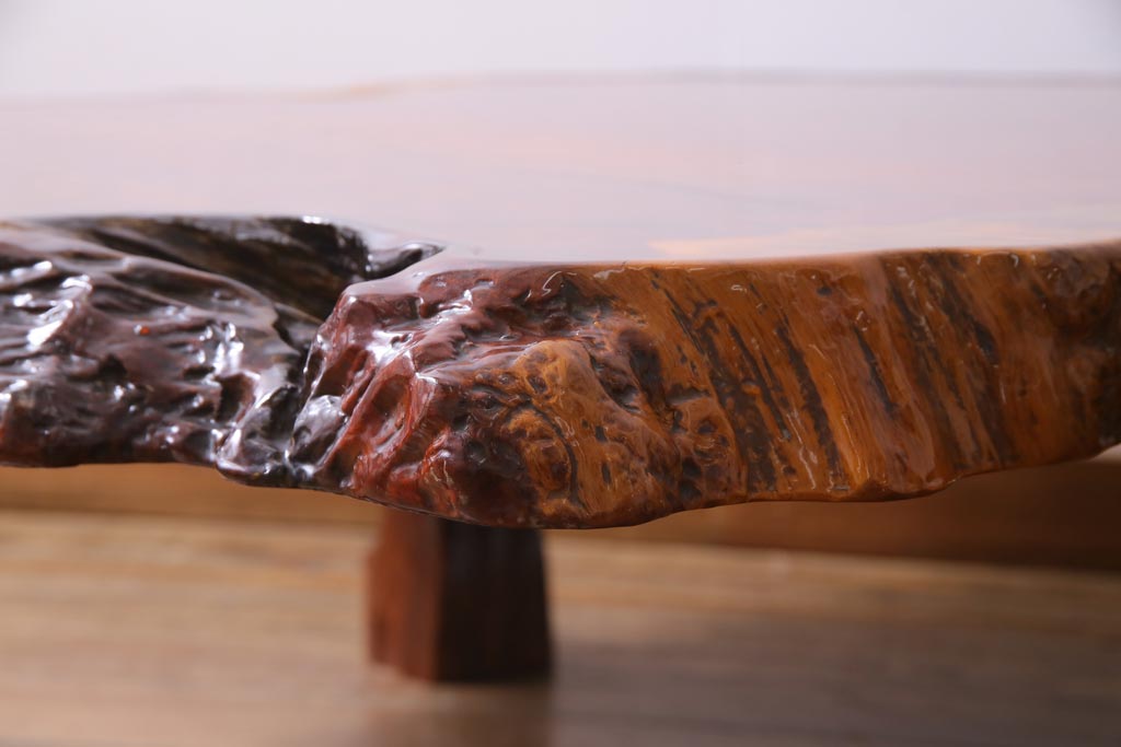 アンティーク家具　昭和中期　カリン材(花梨材)　鳥眼杢　縁の木肌が迫力を放つ座卓(ローテーブル)