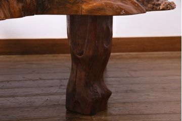 アンティーク家具　昭和中期　カリン材(花梨材)　鳥眼杢　縁の木肌が迫力を放つ座卓(ローテーブル)