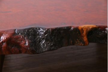 アンティーク家具　昭和中期　カリン材(花梨材)　鳥眼杢　縁の木肌が迫力を放つ座卓(ローテーブル)