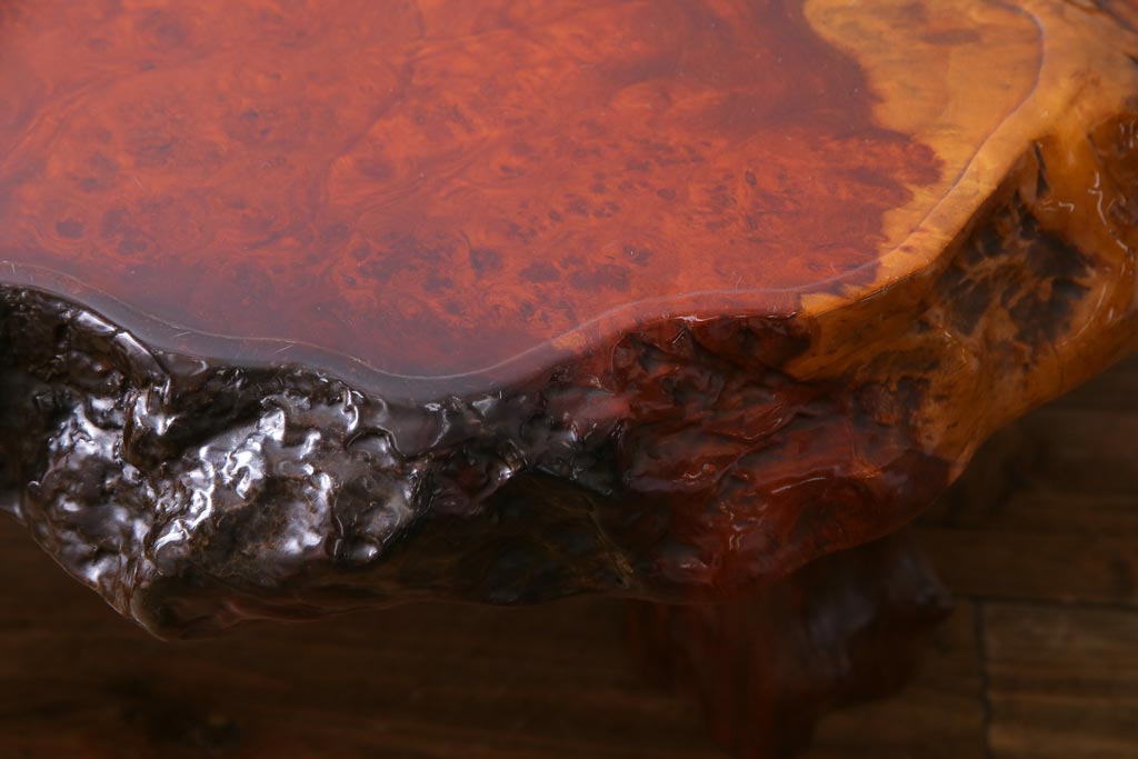 アンティーク家具　昭和中期　カリン材(花梨材)　鳥眼杢　縁の木肌が迫力を放つ座卓(ローテーブル)