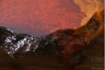 アンティーク家具　昭和中期　カリン材(花梨材)　鳥眼杢　縁の木肌が迫力を放つ座卓(ローテーブル)