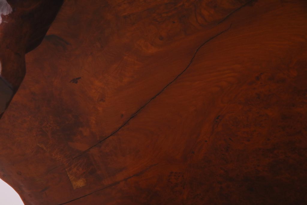 アンティーク家具　昭和中期　カリン材(花梨材)　鳥眼杢　縁の木肌が迫力を放つ座卓(ローテーブル)
