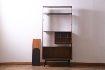 ヴィンテージ家具　イギリスビンテージ　G-PLAN(ジープラン)　TOLA&BLACK　黒と木の色合いが格好良いルームディバイダー(飾り棚、間仕切り)