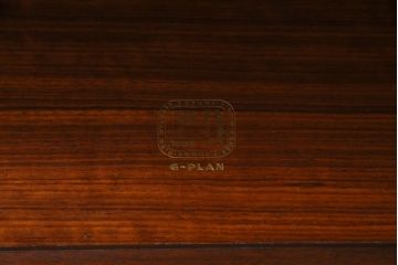 ヴィンテージ家具　イギリスビンテージ　G-PLAN(ジープラン)　TOLA&BLACK　黒と木の色合いが格好良いルームディバイダー(飾り棚、間仕切り)