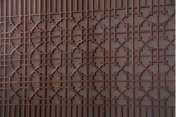 和製アンティーク　激レア!　ケヤキ材　重厚感と繊細な技が楽しめる組子入り板戸(引き戸、ガラス帯戸、建具)4枚セット