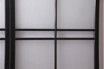 大正昭和初期　総栗材　格子柄のプラスガラスがレトロなガラス戸(引き戸、建具)2枚セット