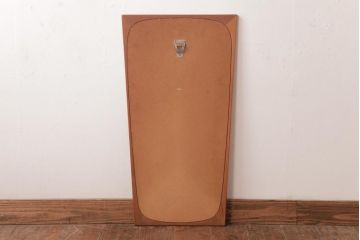 アンティーク雑貨　北欧ビンテージ　チーク材　温かな雰囲気の変形型ウォールミラー(壁掛け鏡)(1)