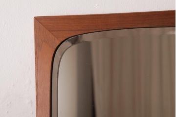 アンティーク雑貨　北欧ビンテージ　チーク材　温かな雰囲気の変形型ウォールミラー(壁掛け鏡)(1)