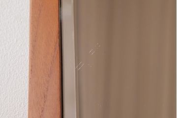 アンティーク雑貨　北欧ビンテージ　チーク材　温かな雰囲気の変形型ウォールミラー(壁掛け鏡)(1)