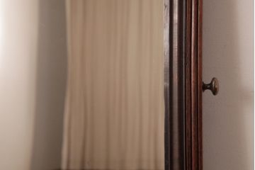 アンティーク雑貨　イギリスアンティーク　象嵌とシルエットがおしゃれなマホガニー材製のミラー(ドレッサー、鏡台)
