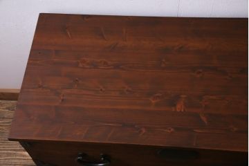 アンティーク家具　和製アンティーク　総桐材　鉄脚付リメイク　丸みのある取っ手が愛嬌漂わせる箪笥リビングボード(アンティークチェスト、ローボード、和タンス、桐箪笥、桐たんす)