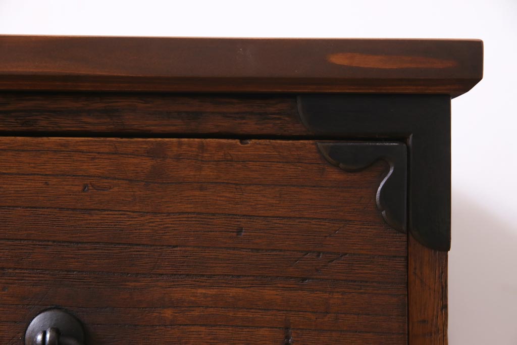 アンティーク家具　和製アンティーク　総桐材　鉄脚付リメイク　丸みのある取っ手が愛嬌漂わせる箪笥リビングボード(アンティークチェスト、ローボード、和タンス、桐箪笥、桐たんす)