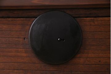 アンティーク家具　和製アンティーク　総桐材　鉄脚付リメイク　丸みのある取っ手が愛嬌漂わせる箪笥リビングボード(アンティークチェスト、ローボード、和タンス、桐箪笥、桐たんす)
