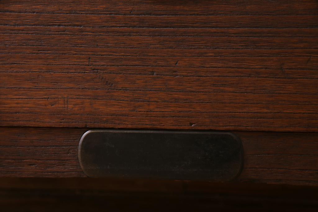 アンティーク家具　和製アンティーク　総桐材　鉄脚付リメイク　丸みのある取っ手が愛嬌漂わせる箪笥リビングボード(アンティークチェスト、ローボード、和タンス、桐箪笥、桐たんす)