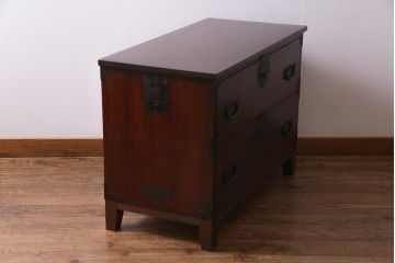 アンティーク家具　和製アンティーク 脚付リメイク　束ね熨斗・桜　金具の透かしが魅力的な箪笥リビングボード(アンティークチェスト、ローボード、和タンス)