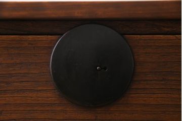 アンティーク家具　和製アンティーク　総桐材　脚付リメイク　シンプルな帯金具の箪笥リビングボード(アンティークチェスト、ローボード、和タンス、桐箪笥、桐たんす)