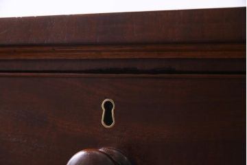 アンティーク家具　ヨーロッパアンティーク　ヴィクトリアン　マホガニー材　シンプルで上品なチェスト(引き出し、タンス)