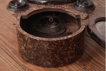 アンティーク雑貨　SEIKOSHA(精工舎)　手巻き式　四ツ丸　個性的なデザインのだるま時計(掛時計、柱時計、振り子時計)