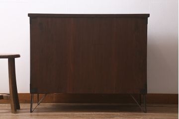 アンティーク家具　和製アンティーク 鉄脚付リメイク　束ね熨斗・桜透かし金具　ジャンクな風合いの箪笥リビングボード(アンティークチェスト、ローボード、和タンス)