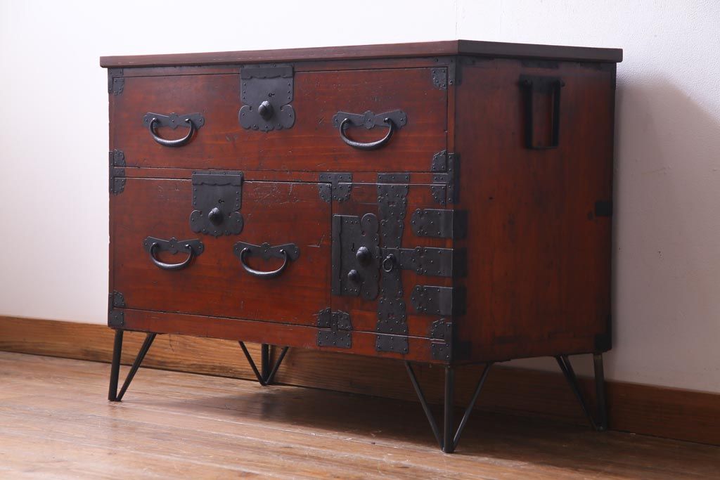 アンティーク家具　和製アンティーク　鉄脚付リメイク　ヒノキ材　味わい深い箪笥リビングボード(アンティークチェスト、和タンス、ローボード)