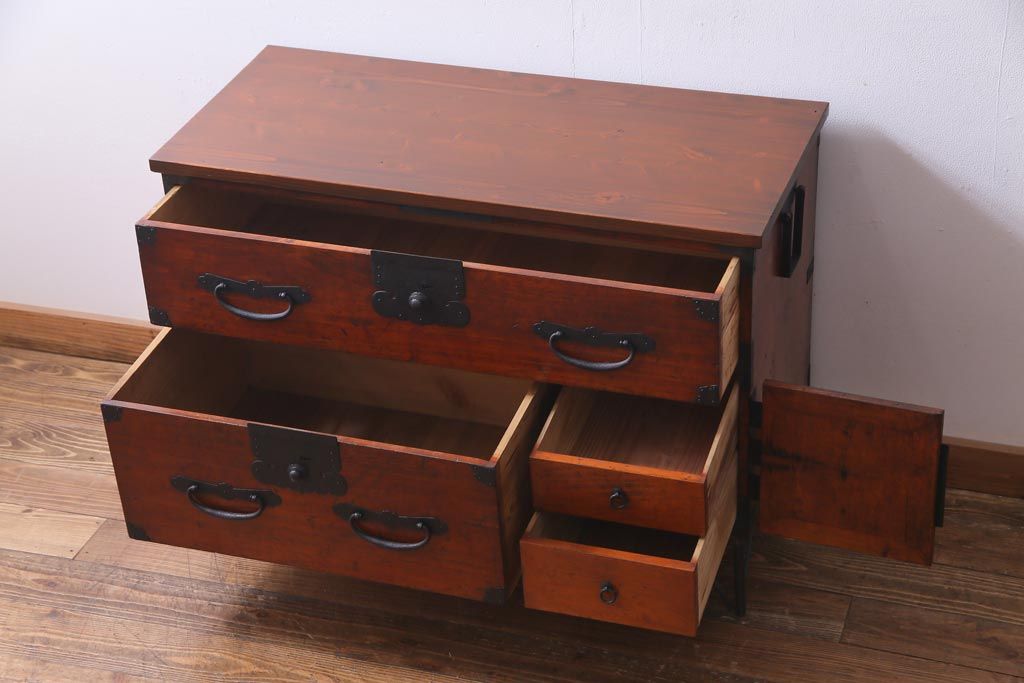 アンティーク家具　和製アンティーク　鉄脚付リメイク　ヒノキ材　味わい深い箪笥リビングボード(アンティークチェスト、和タンス、ローボード)