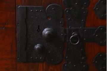 アンティーク家具　和製アンティーク　鉄脚付リメイク　ヒノキ材　味わい深い箪笥リビングボード(アンティークチェスト、和タンス、ローボード)