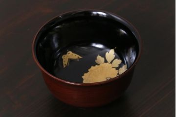大正昭和初期　木製　羽反型　牡丹・蝶蒔絵杯洗(漆器)