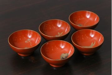 和製アンティーク　箱付き　木製　蒔絵　図変わり盃5つセット(漆器)