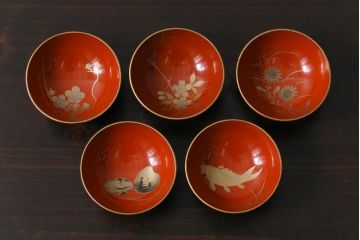 和製アンティーク　箱付き　木製　蒔絵　図変わり盃5つセット(漆器)