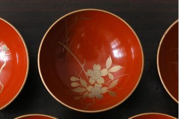 和製アンティーク　箱付き　木製　蒔絵　図変わり盃5つセット(漆器)