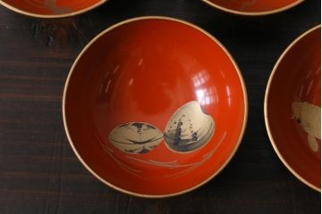 和製アンティーク　箱付き　木製　蒔絵　図変わり盃5つセット(漆器)