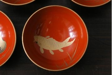 和製アンティーク　箱付き　木製　蒔絵　図変わり盃5つセット(漆器)