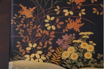 昭和中期　箱付き　木曽平沢塗　木製　秋の七草　秋草蒔絵の富貴重3組(重箱、漆器)(1)