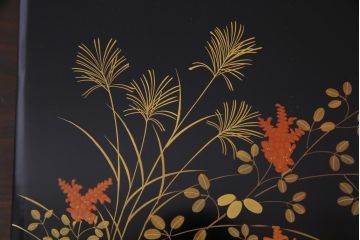 昭和中期　外箱付き　木曽平沢塗　木製　秋の七草　秋草蒔絵の富貴重3組(重箱、漆器)(2)