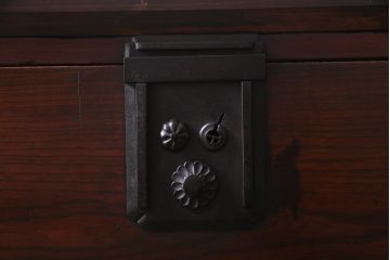 アンティーク家具　和製アンティーク　前面ケヤキ材　味わい深い時代箪笥をリメイクしたサイドボード(引き出し、チェスト)