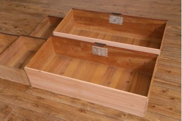 アンティーク家具　和製アンティーク　前面ケヤキ材　上手物　凝った金具が重厚感を漂わせる時代箪笥サイドボード(引き出し、チェスト)