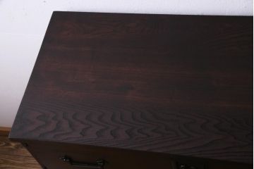 アンティーク家具　和製アンティーク　前面ケヤキ材　上手物　凝った金具が重厚感を漂わせる時代箪笥サイドボード(引き出し、チェスト)