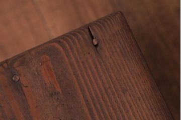 アンティーク雑貨　和製アンティーク　古びた木の質感が素朴な雰囲気醸し出す踏み台(花台、飾り台)
