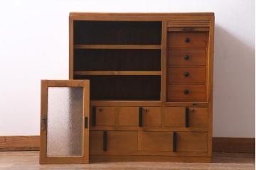 レトロ家具　昭和中期　ダイヤガラス入り　シャッター扉が珍しいレトロモダンな収納棚(戸棚、引き出し)