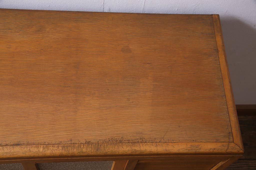 レトロ家具　昭和中期　ダイヤガラス入り　シャッター扉が珍しいレトロモダンな収納棚(戸棚、引き出し)