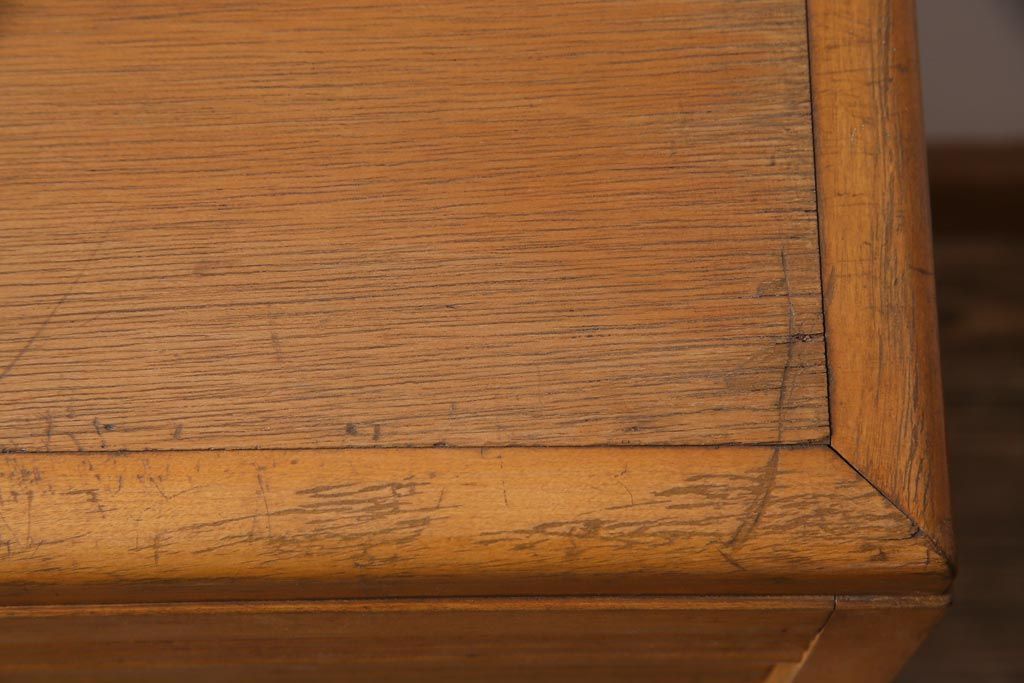 レトロ家具　昭和中期　ダイヤガラス入り　シャッター扉が珍しいレトロモダンな収納棚(戸棚、引き出し)