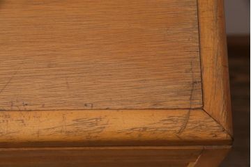 レトロ家具　昭和中期　ダイヤガラス入り　シャッター扉が珍しいレトロモダンな収納棚(戸棚、引き出し)