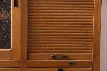 レトロ家具　昭和中期　ダイヤガラス入り　シャッター扉が珍しいレトロモダンな収納棚(戸棚、引き出し)