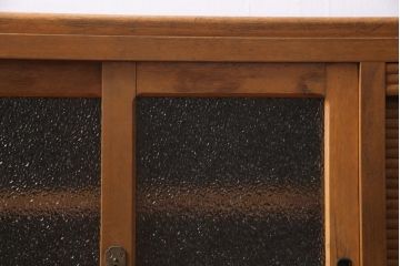 レトロ家具　昭和中期　ダイヤガラス入り　シャッター扉が珍しいレトロモダンな収納棚(戸棚、引き出し)