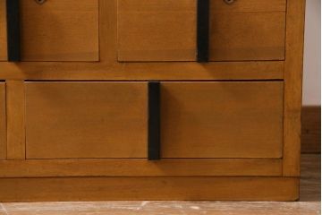 レトロ家具　昭和中期　ダイヤガラス入り　シャッター扉が珍しいレトロモダンな収納棚(戸棚、引き出し)