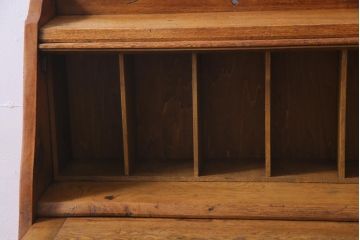 アンティーク家具　イギリスアンティーク　オーク材　コンパクトな大きさが取り入れやすいビューロー(簿記机、収納棚)