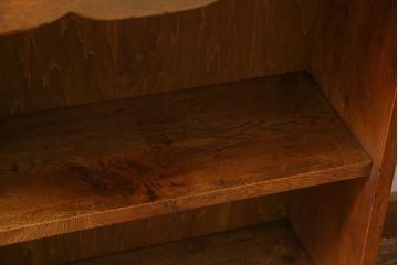 アンティーク家具　イギリスアンティーク　オーク材　コンパクトな大きさが取り入れやすいビューロー(簿記机、収納棚)