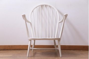 ヴィンテージ家具　イギリスビンテージ　ERCOL(アーコール)  淡いペイントカラーが愛らしいラウンジチェア(椅子、アームチェア)